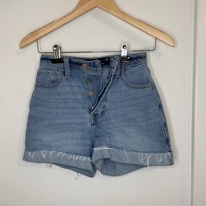 Hollister - curvy ultra high-rise mom short 3"